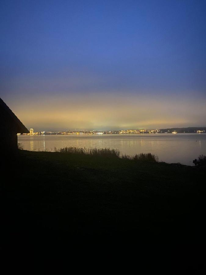 מלון Holbæk Hytte I Forste Raekke Til Fjord מראה חיצוני תמונה